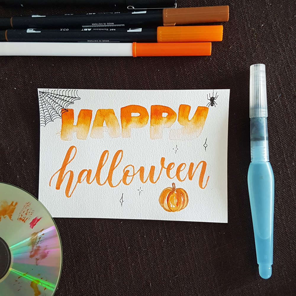 Lettering pour Halloween avec effet aquarelle au Crayola et Tombow ABT